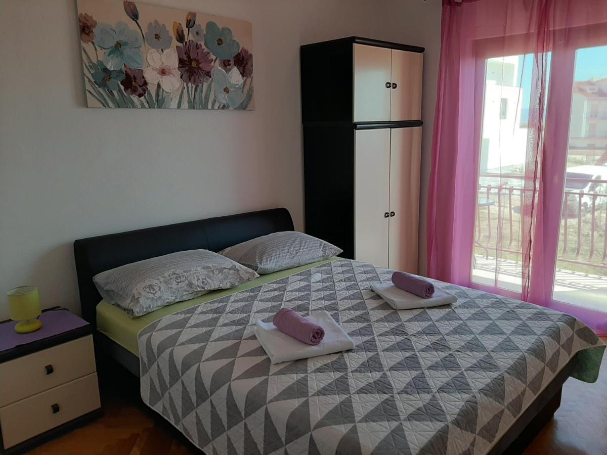 Apartments Ana Podstrana Luaran gambar