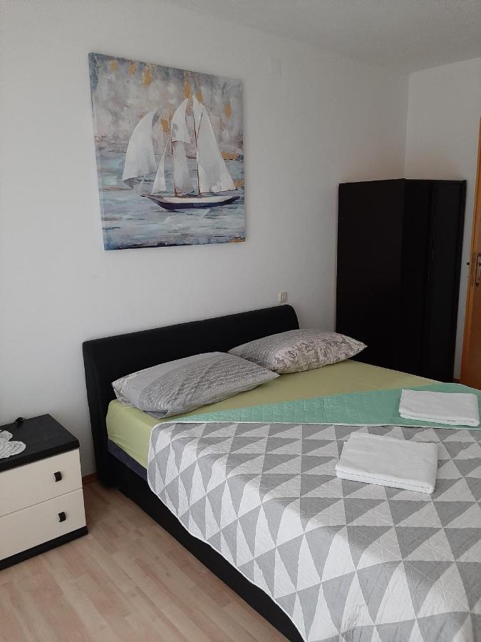 Apartments Ana Podstrana Luaran gambar