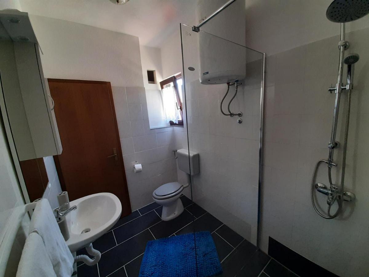 Apartments Ana Podstrana Luaran gambar