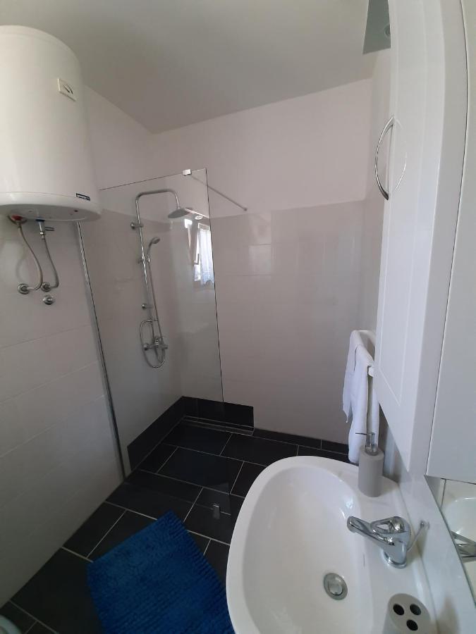 Apartments Ana Podstrana Luaran gambar