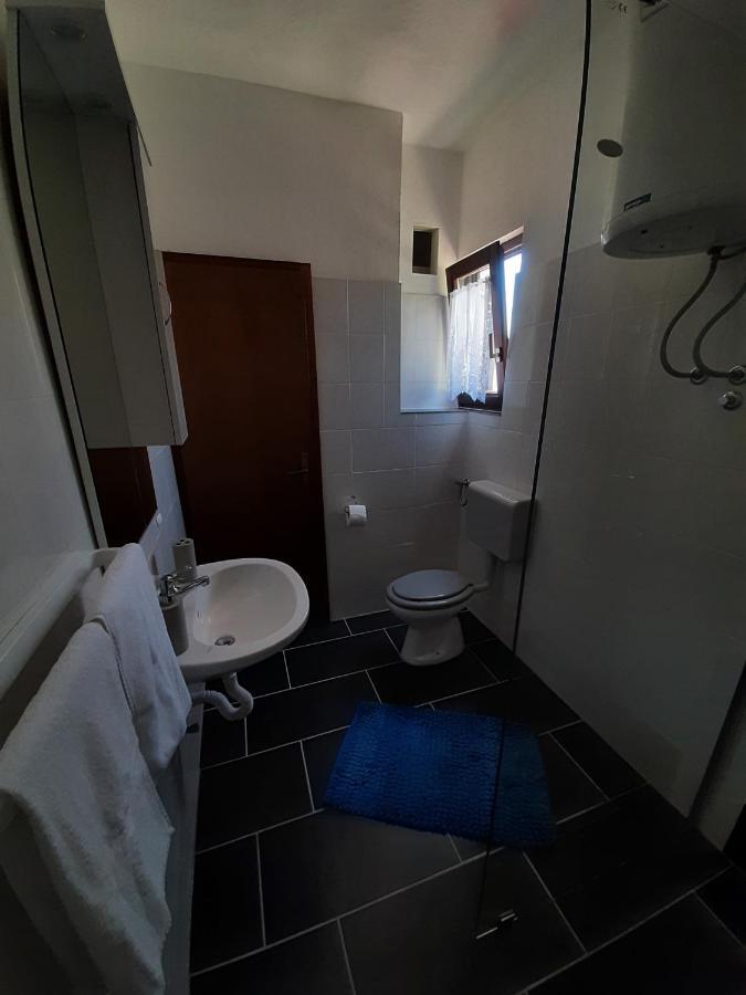 Apartments Ana Podstrana Luaran gambar