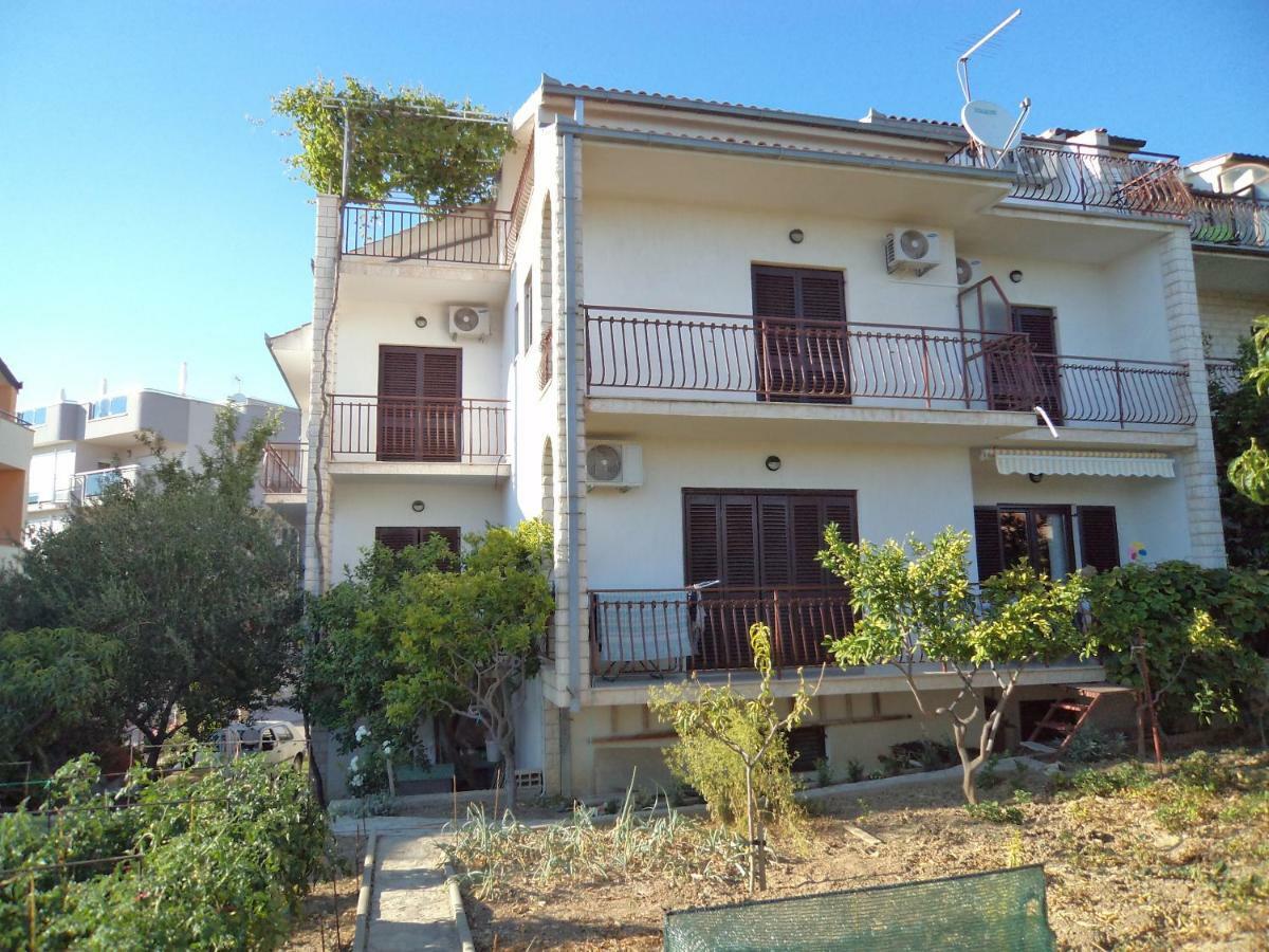 Apartments Ana Podstrana Luaran gambar