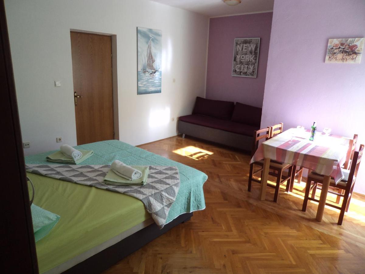 Apartments Ana Podstrana Luaran gambar